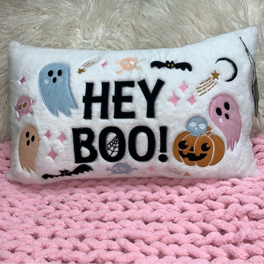 Viral Pink Pastel Ghost Feelin Spooky "Hey Boo!" Halloween Pillow NWT